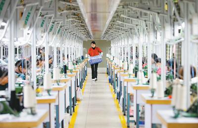 興辦實(shí)業(yè)，助力村民家門口就業(yè)